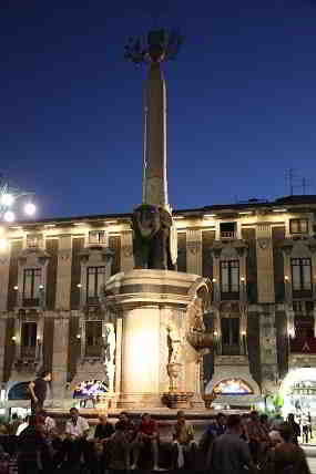 Liotro in Piazza Duomo, Catania